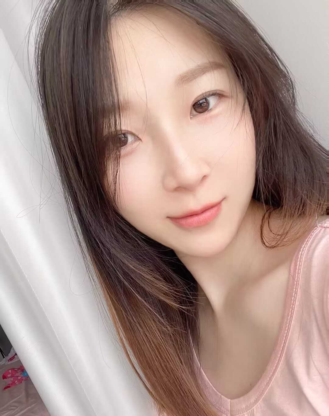 01年兼职小嫩妹 服务好评.可上门