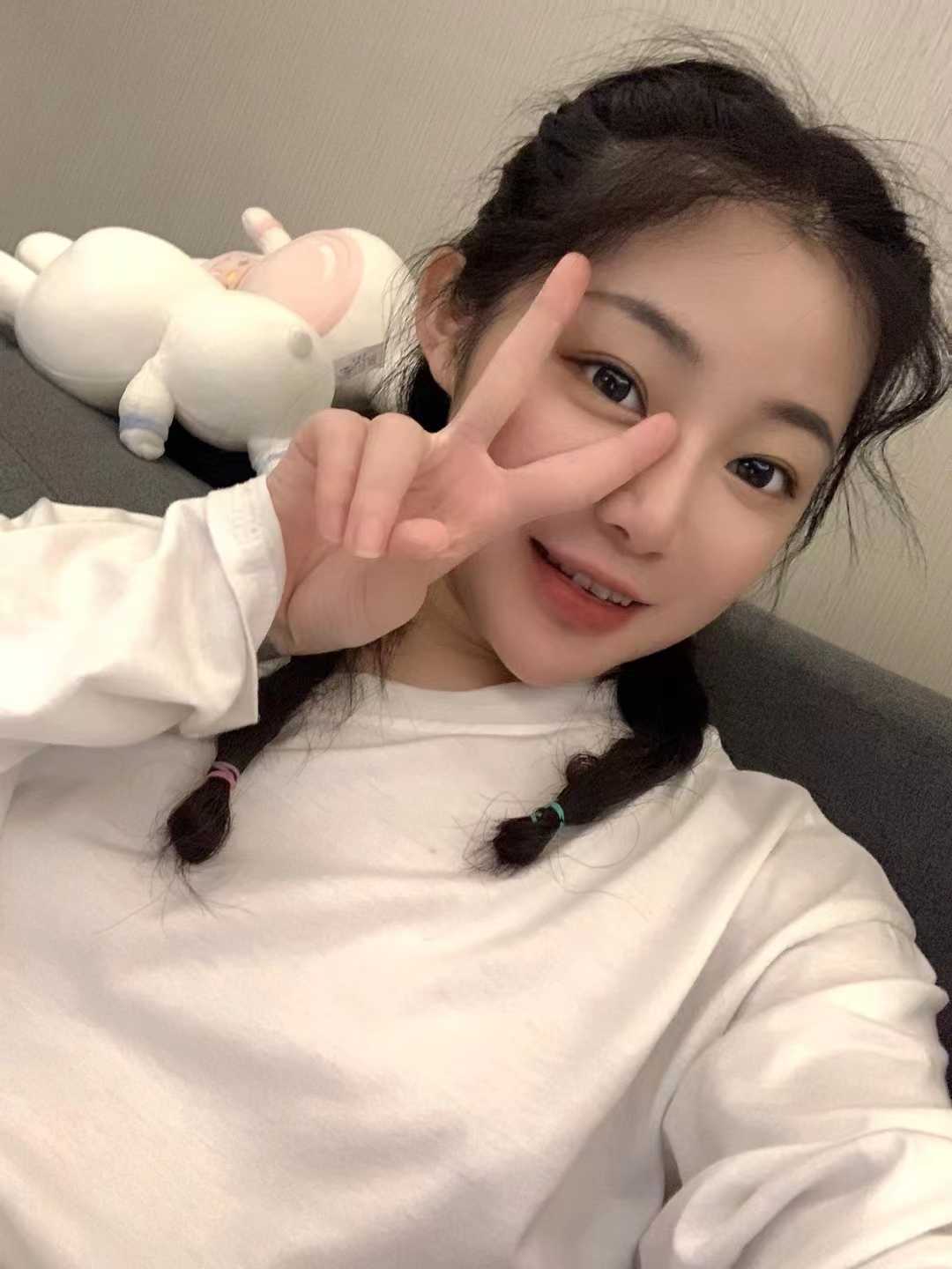 活很好，受不了了就带套插进去