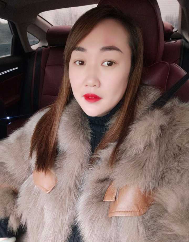 吃的很认真，经验十足