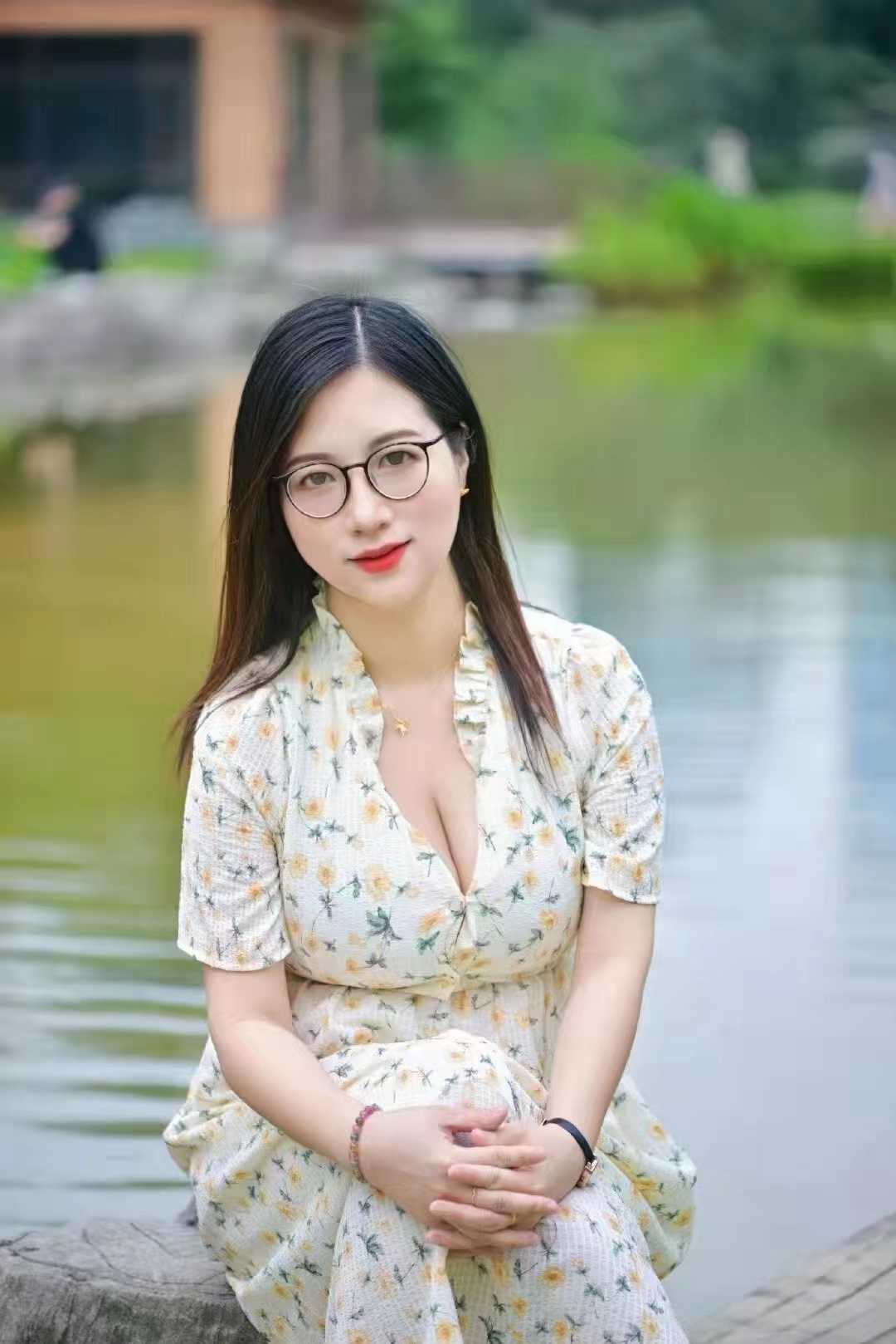 身材丰满胸超软