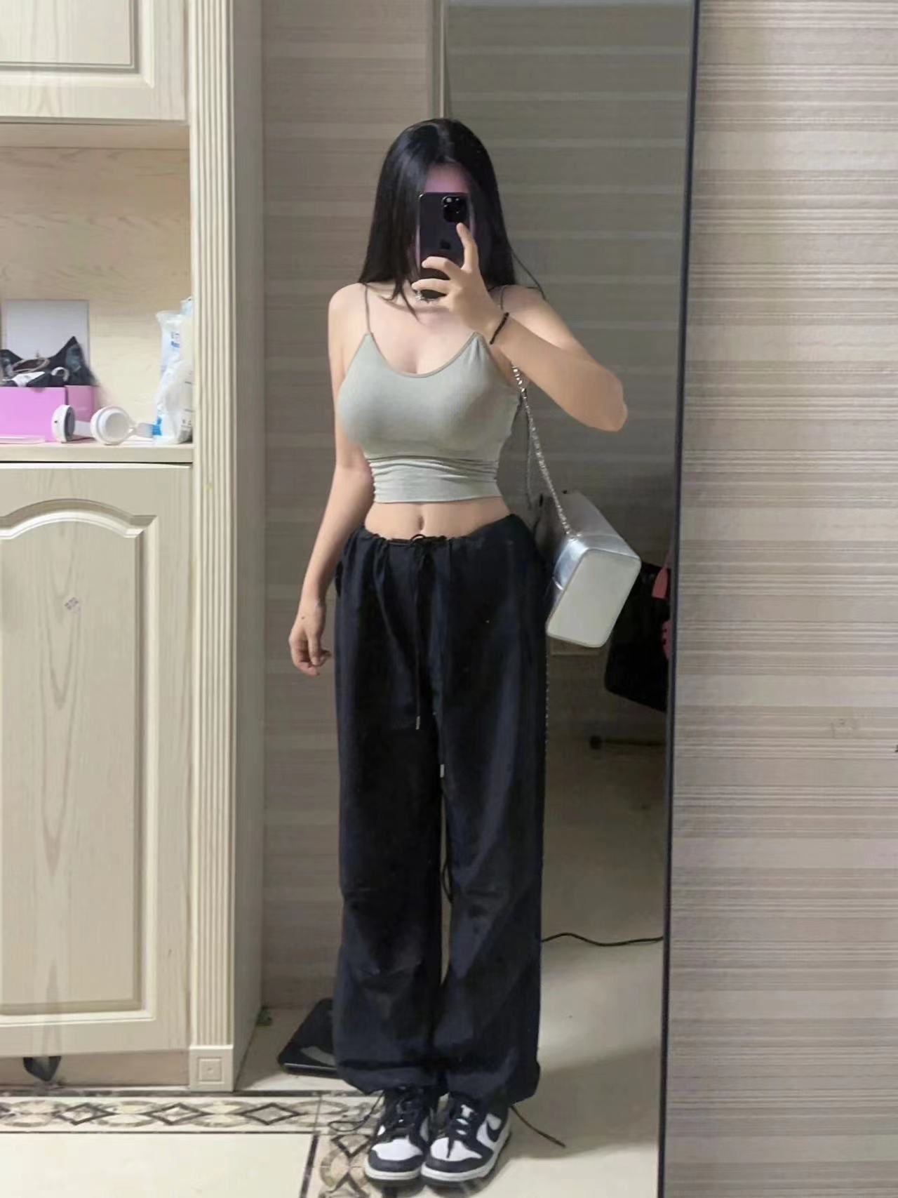 身材很棒腰超级细的小姐姐