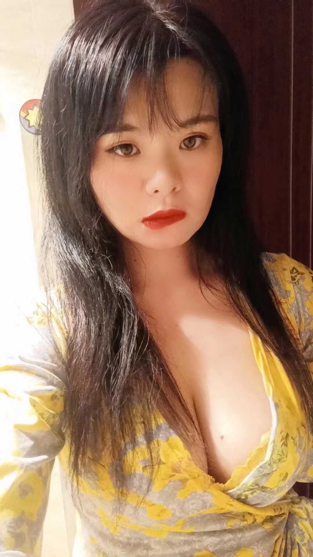 叫的很浪，让我欲火焚身