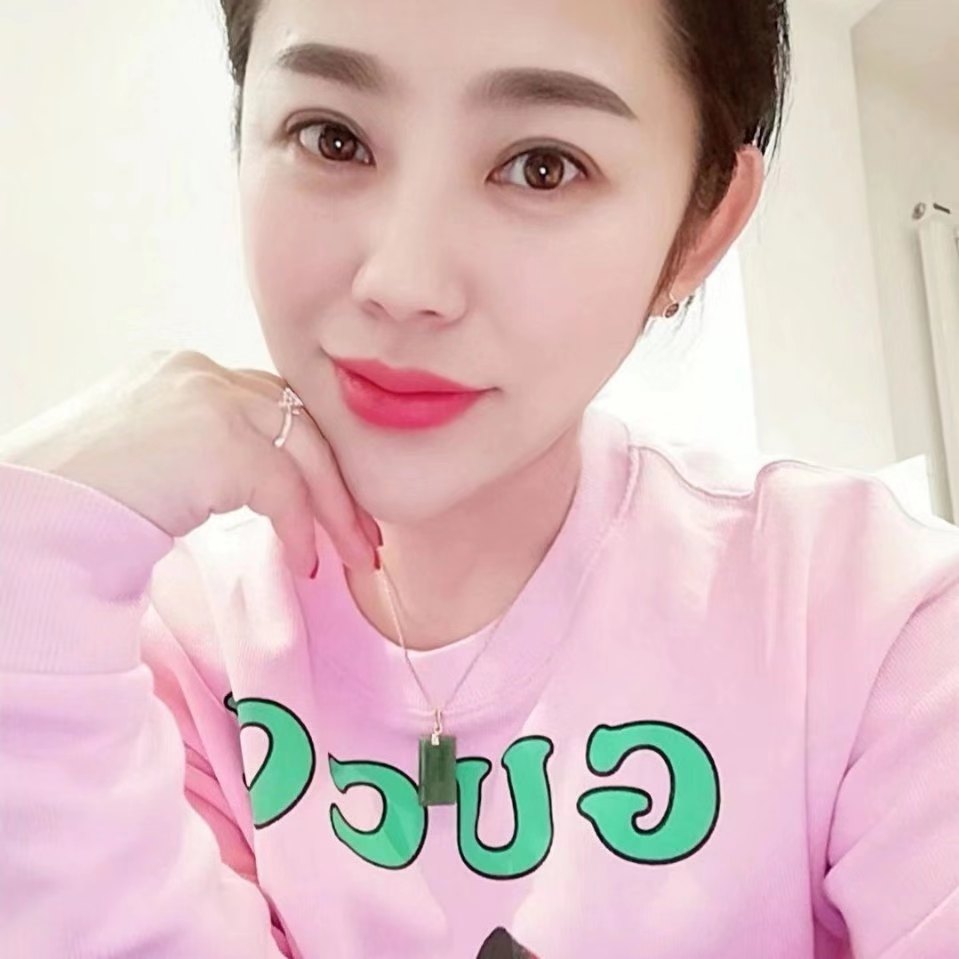 性格好，胸大软软的