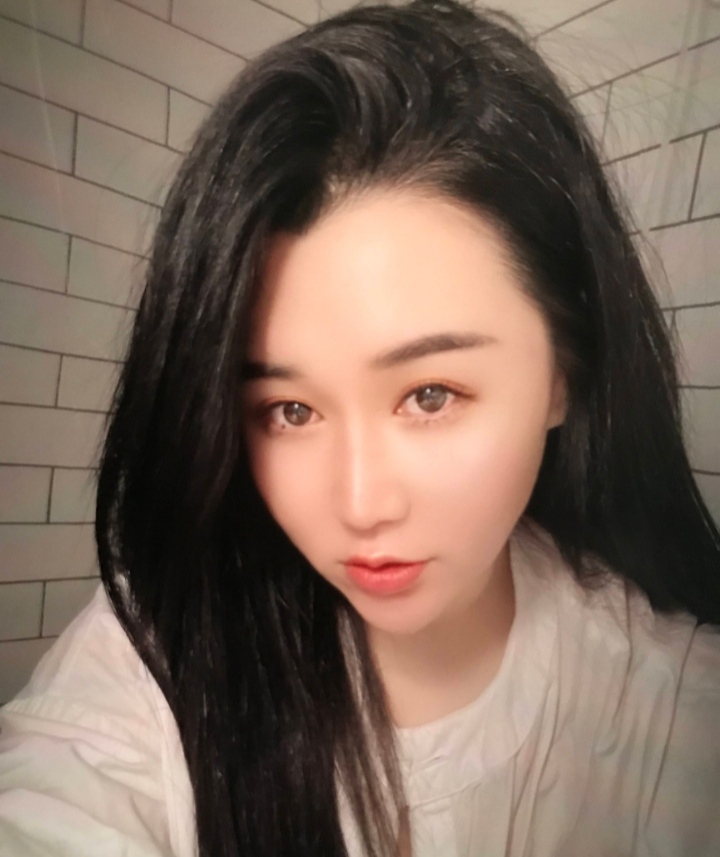 胸大屁股翘，服务一流