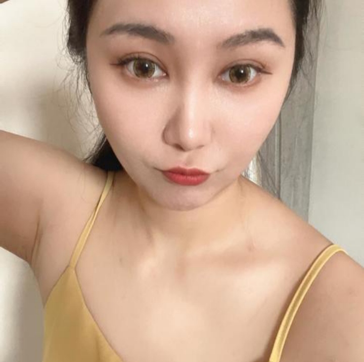 漂亮气质妹子 胸大身材火辣