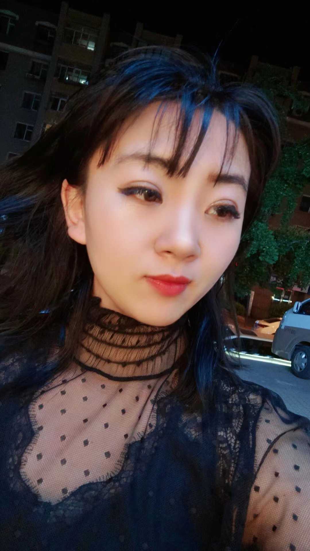 性感妖娆的年轻妹子