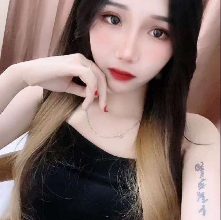 妹子身材火辣，配合度非常高