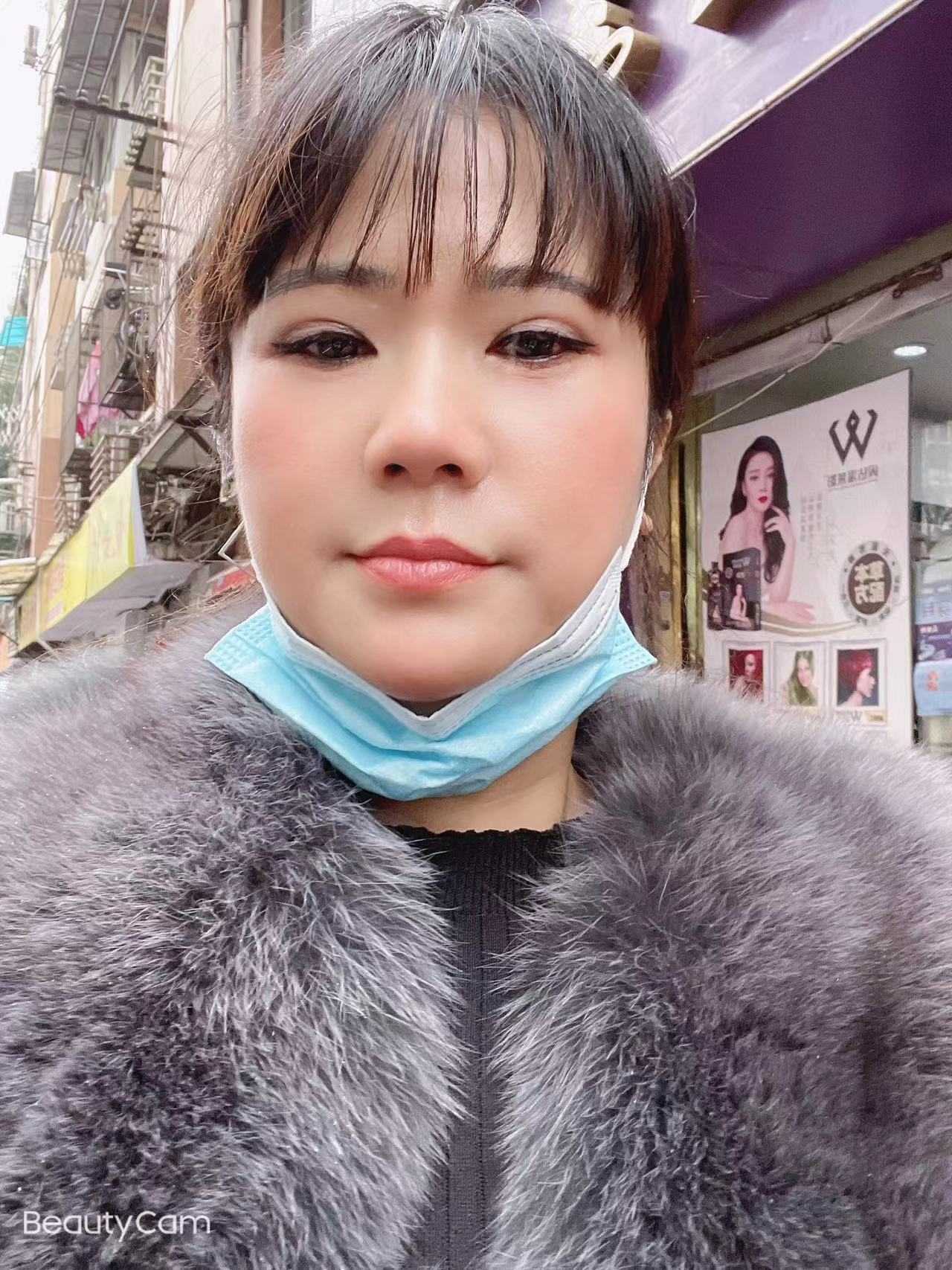 服务热情的妖娆少妇