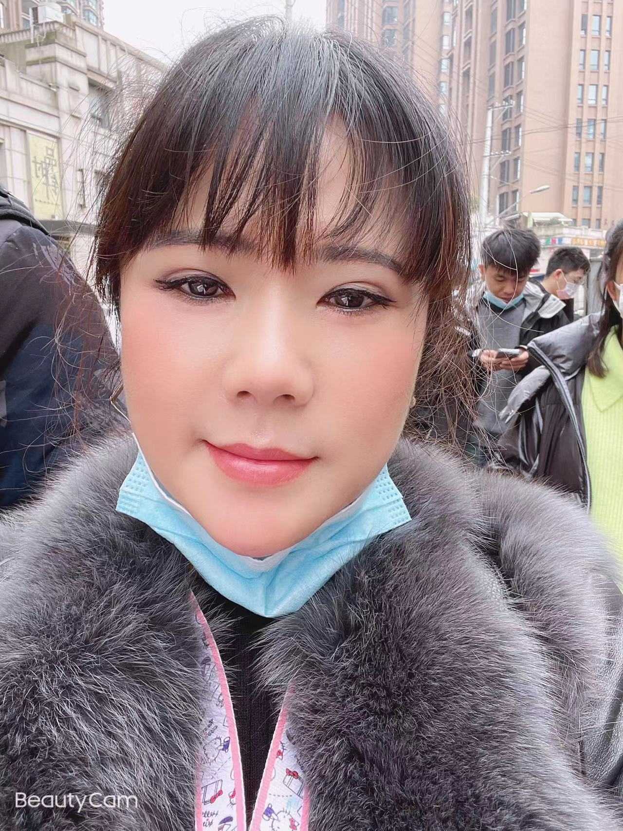 服务热情的妖娆少妇