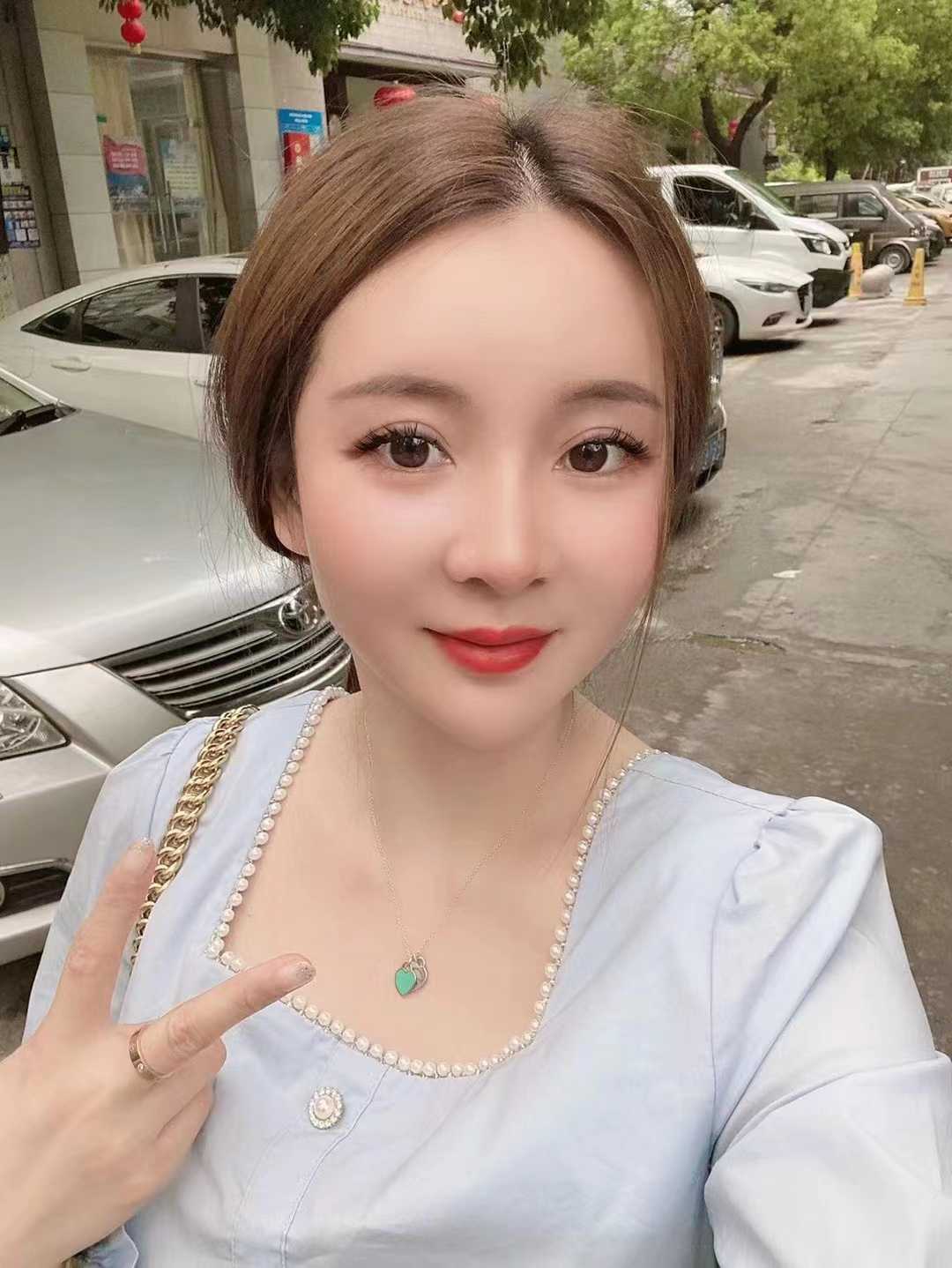 长相纯天然的小仙女思佳