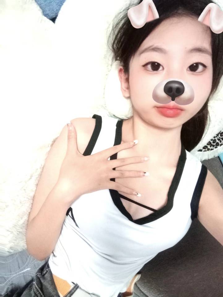 素颜好看性格温柔的小美女