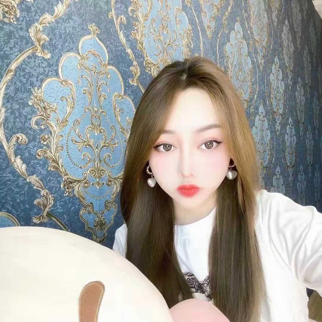 外表高冷内心反差的美女