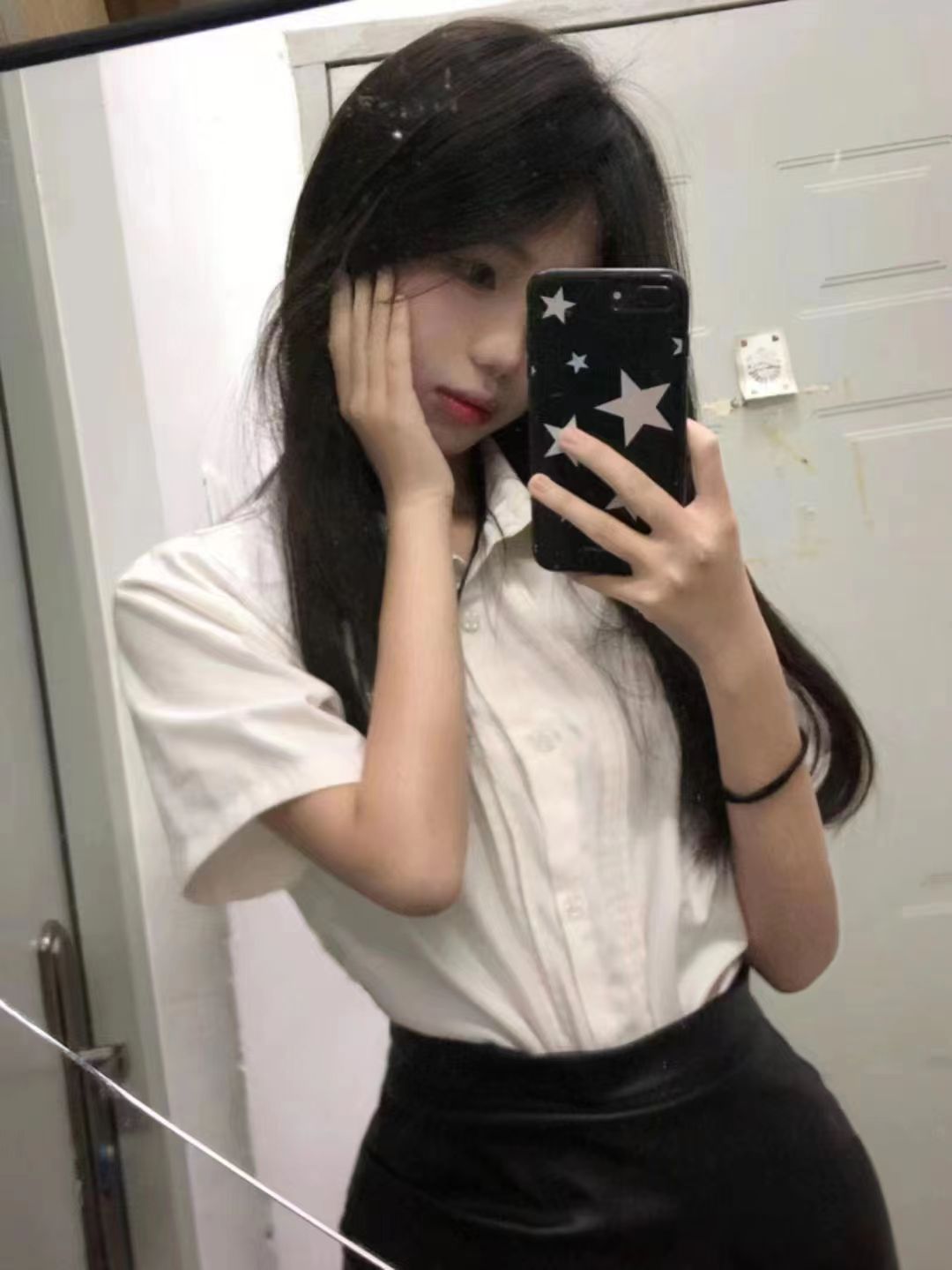 年轻性感的兼职小姐姐