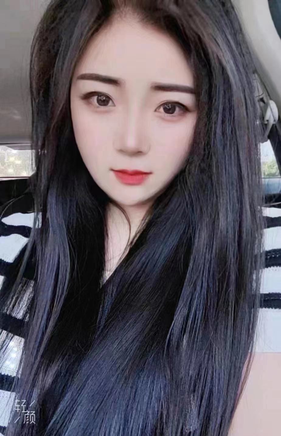 胸很大，摸上去手感很好