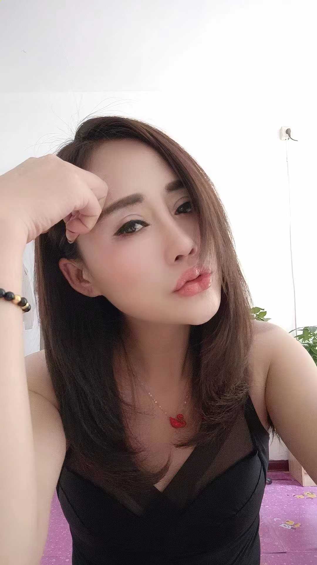 后入很有感觉，少妇懂配合