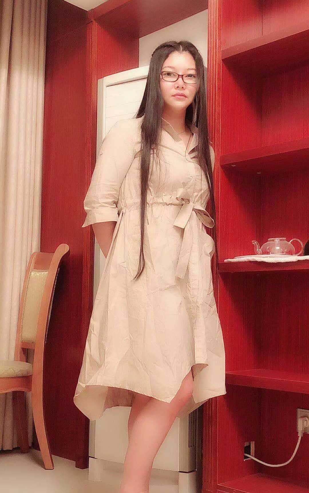 丰满微胖的服务型女