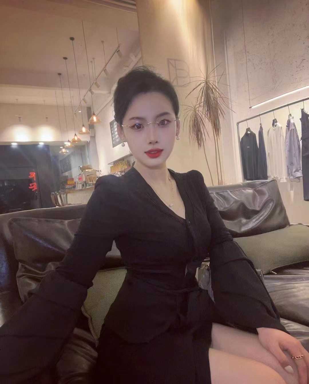 超诱人，插入抽插也是配合得非常棒