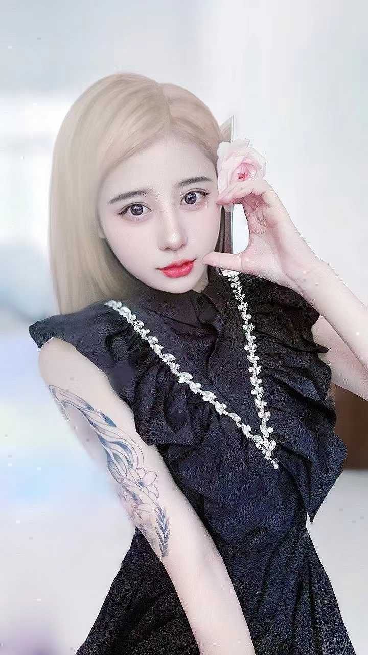 年轻漂亮的高端小妹