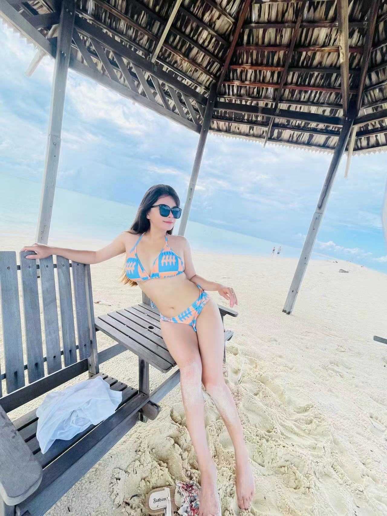 三点粉下面长得像未成年一样