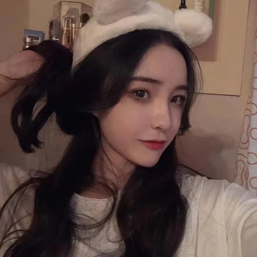 颜值可爱胸很大的小姐姐