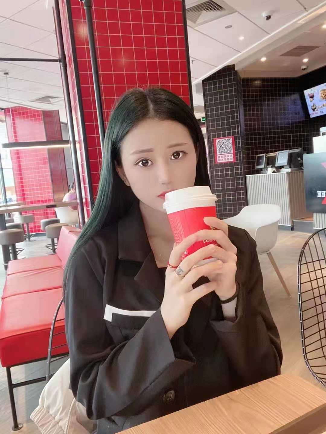 屁股撅起来边拍边艹爽歪歪啊