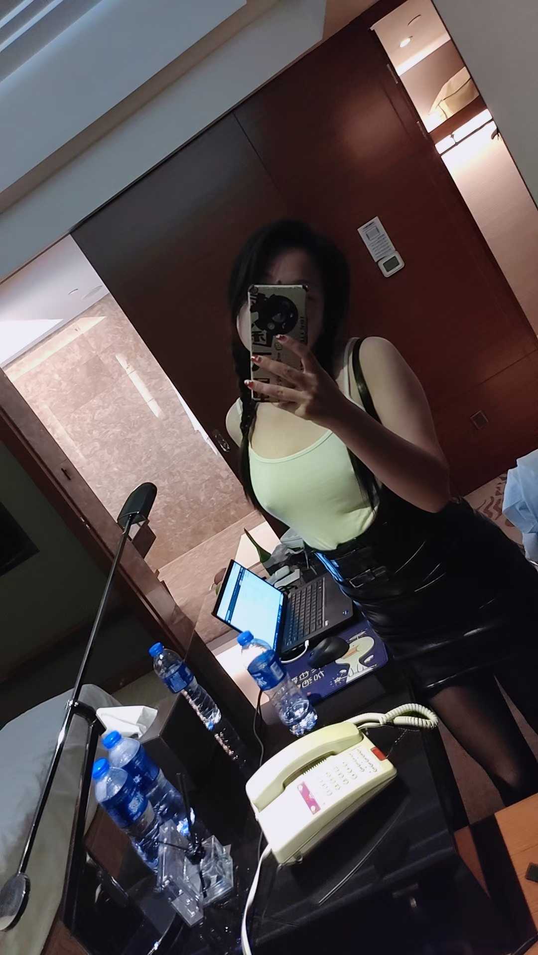 皇冠假日酒店美腿小仙女花花