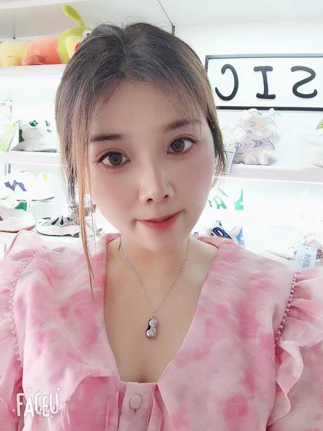 娇小胸大，这种玩的很尽兴