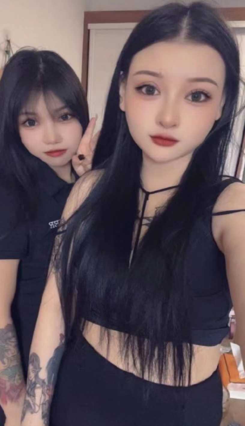 姿势配合，性感辣妹可双飞