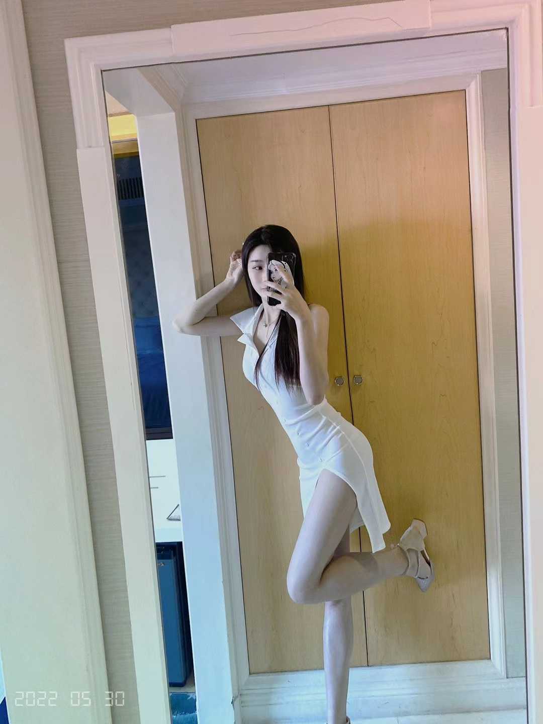 集身材与颜值一流的小姐姐