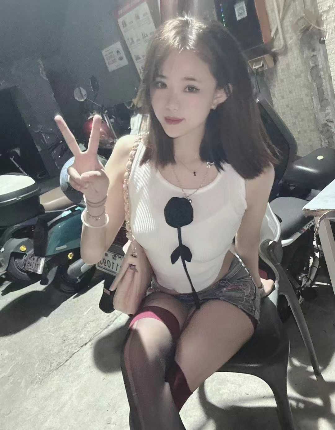 宝安清纯大长腿软软