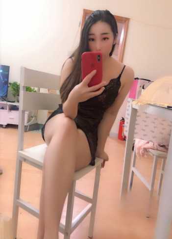 可以 she~吻的小雪妹子