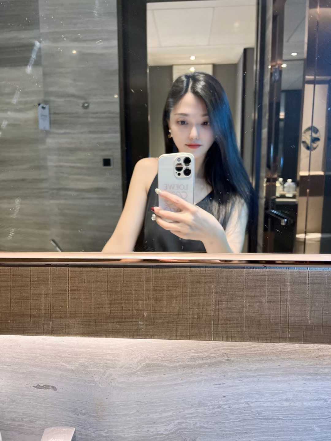 不外出很给力的一位小姐姐