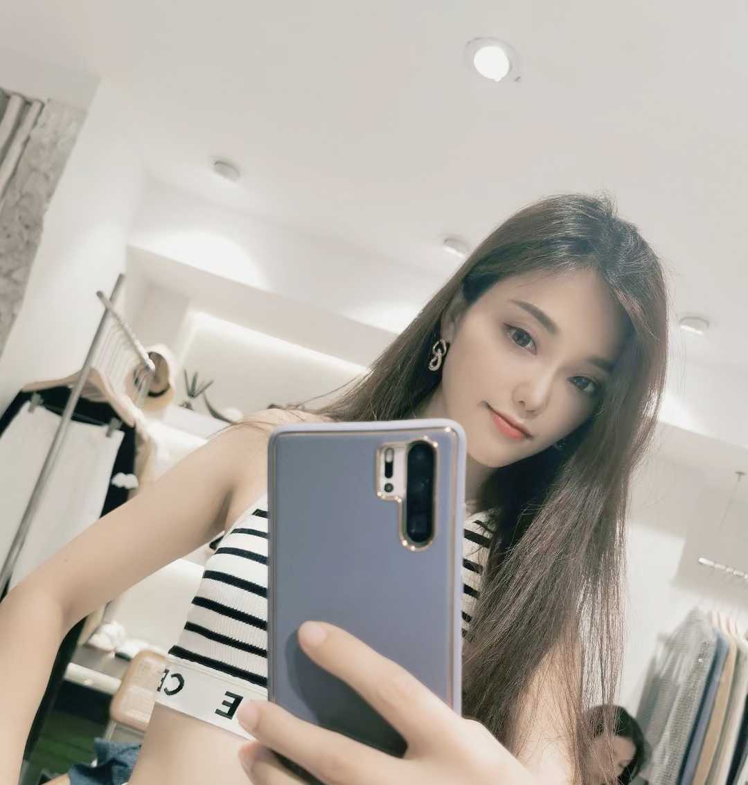 不外出很给力的一位小姐姐