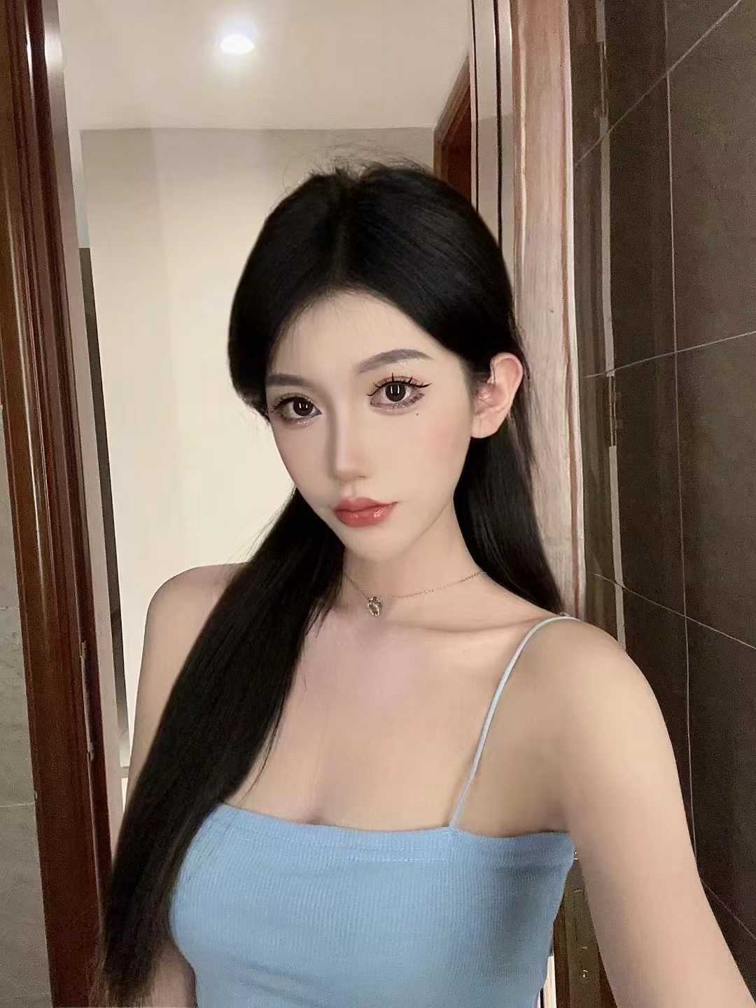 性感风Sao翘臀Sao妹小薇