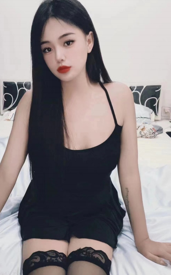 床上超级放得开的小姐姐