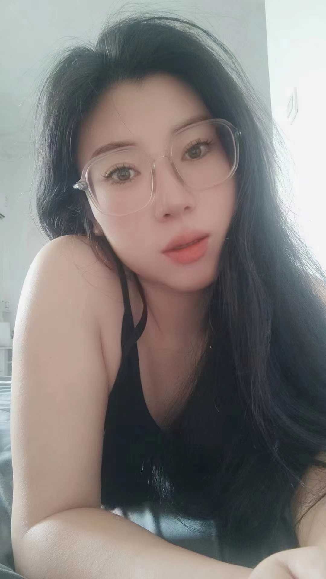 身材不错，床上叫的很销魂