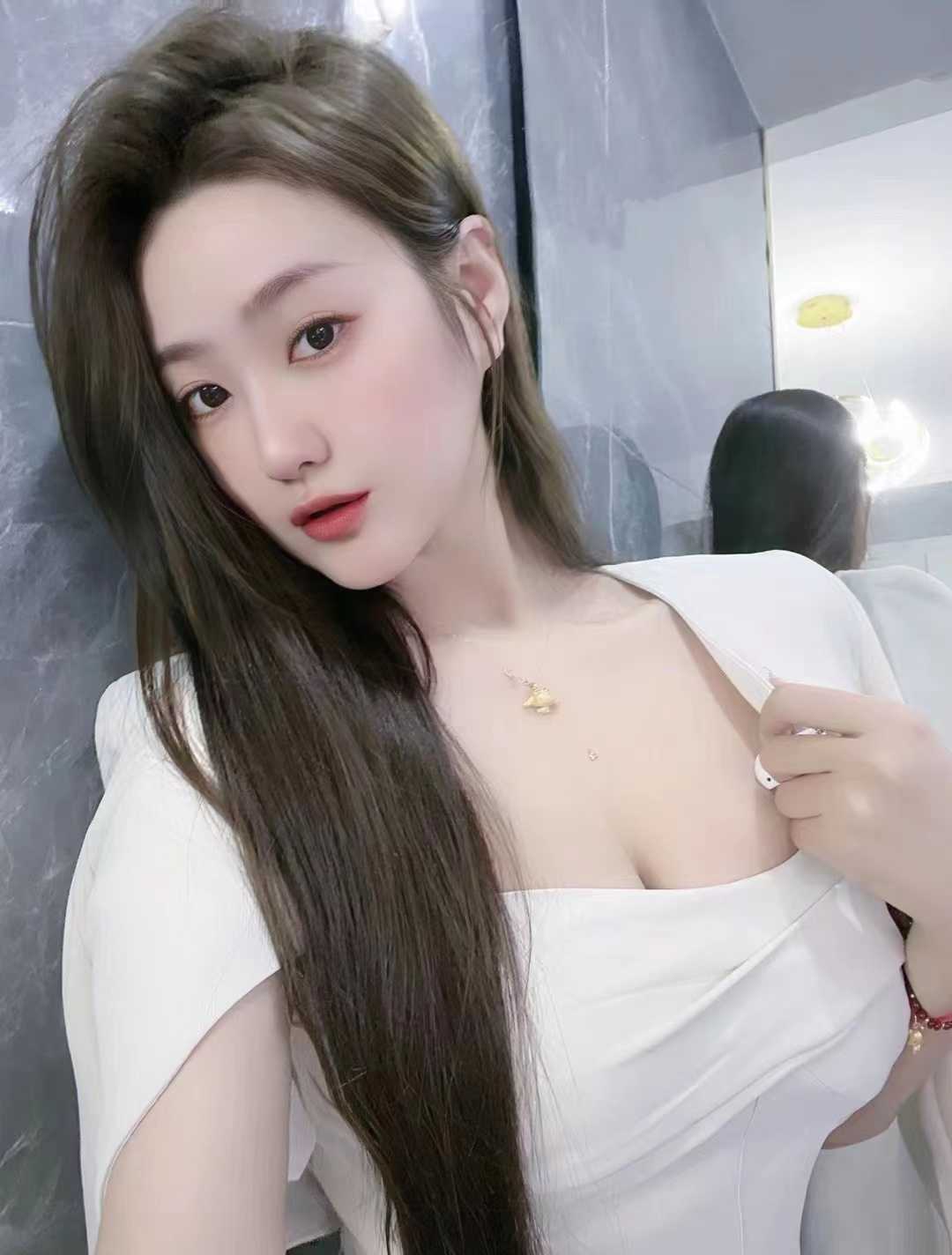 万达广场肤白貌美小雨