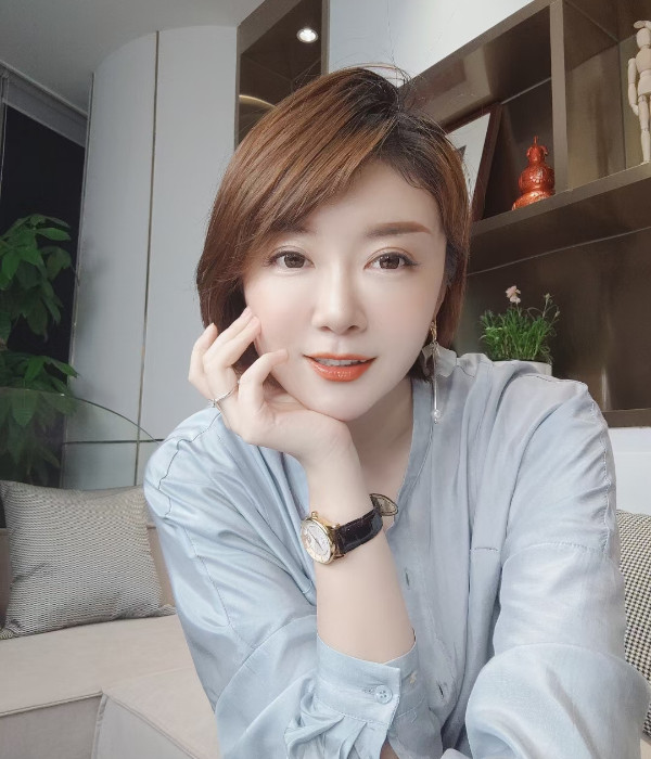 个子高新疆美女