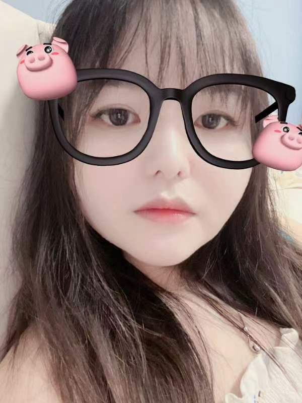 年轻丰满肉嘟嘟的漂亮妹子