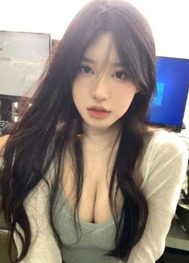 身材超好的00后妹子