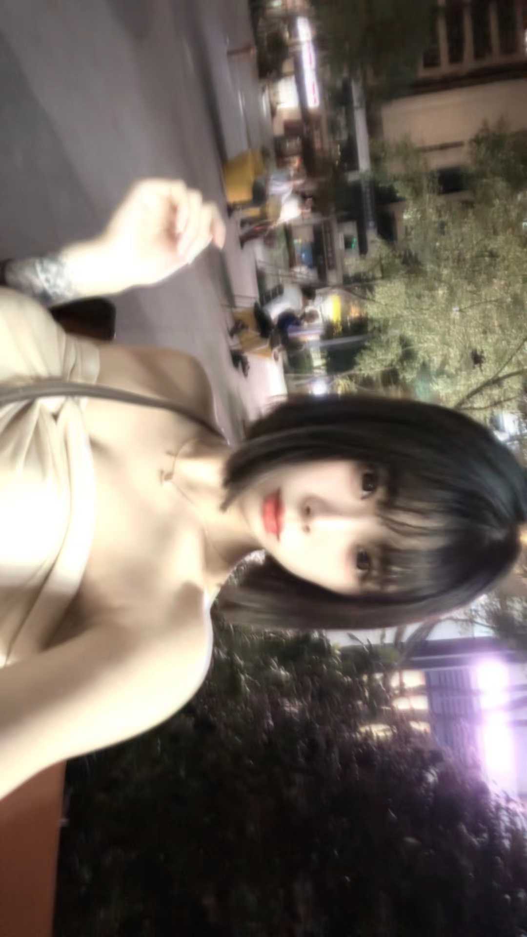 年轻超会玩的妹子