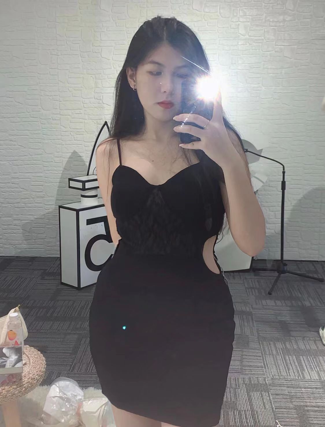 前凸后翘的 皮肤白摸起来很滑