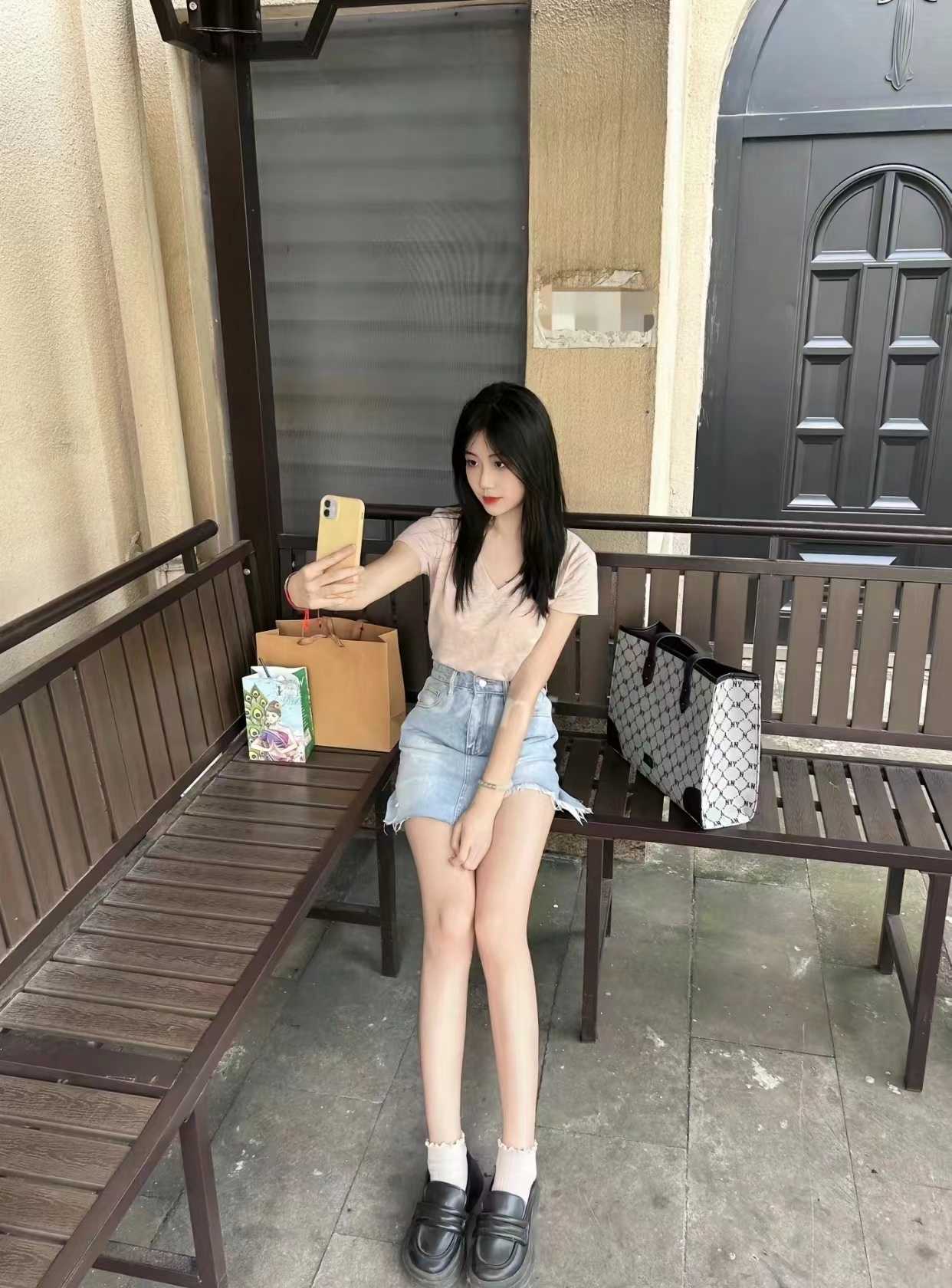 颜值高，服务主动很满意