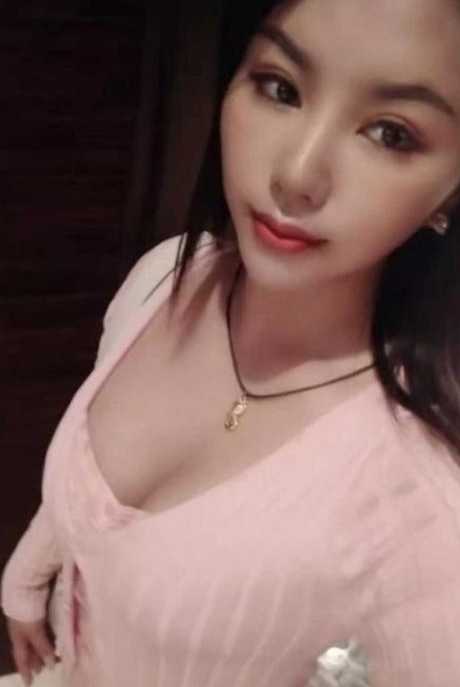 六里桥翘臀黑丝制服系