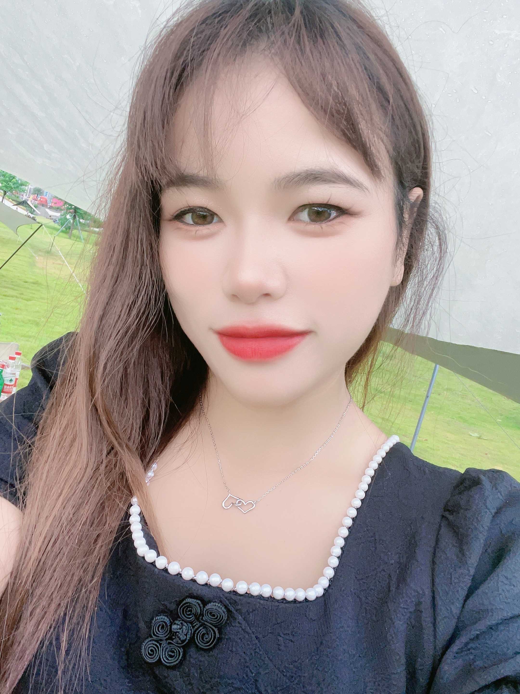 床上放的很开，很Sao