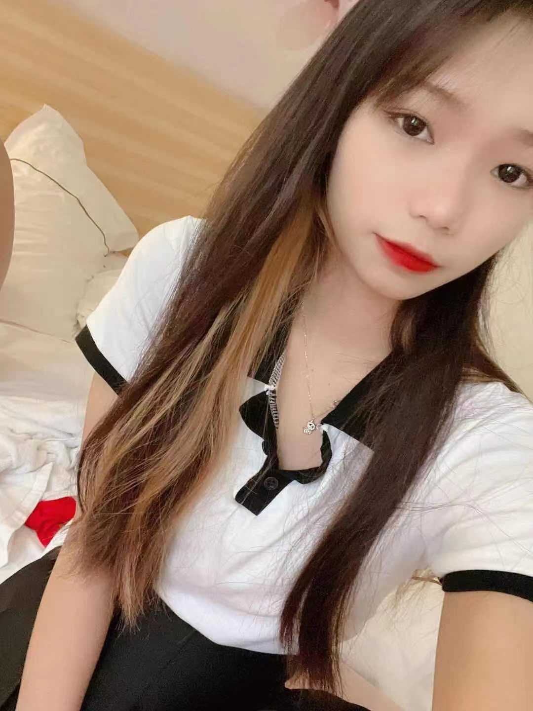 性感尤物年轻小姐姐