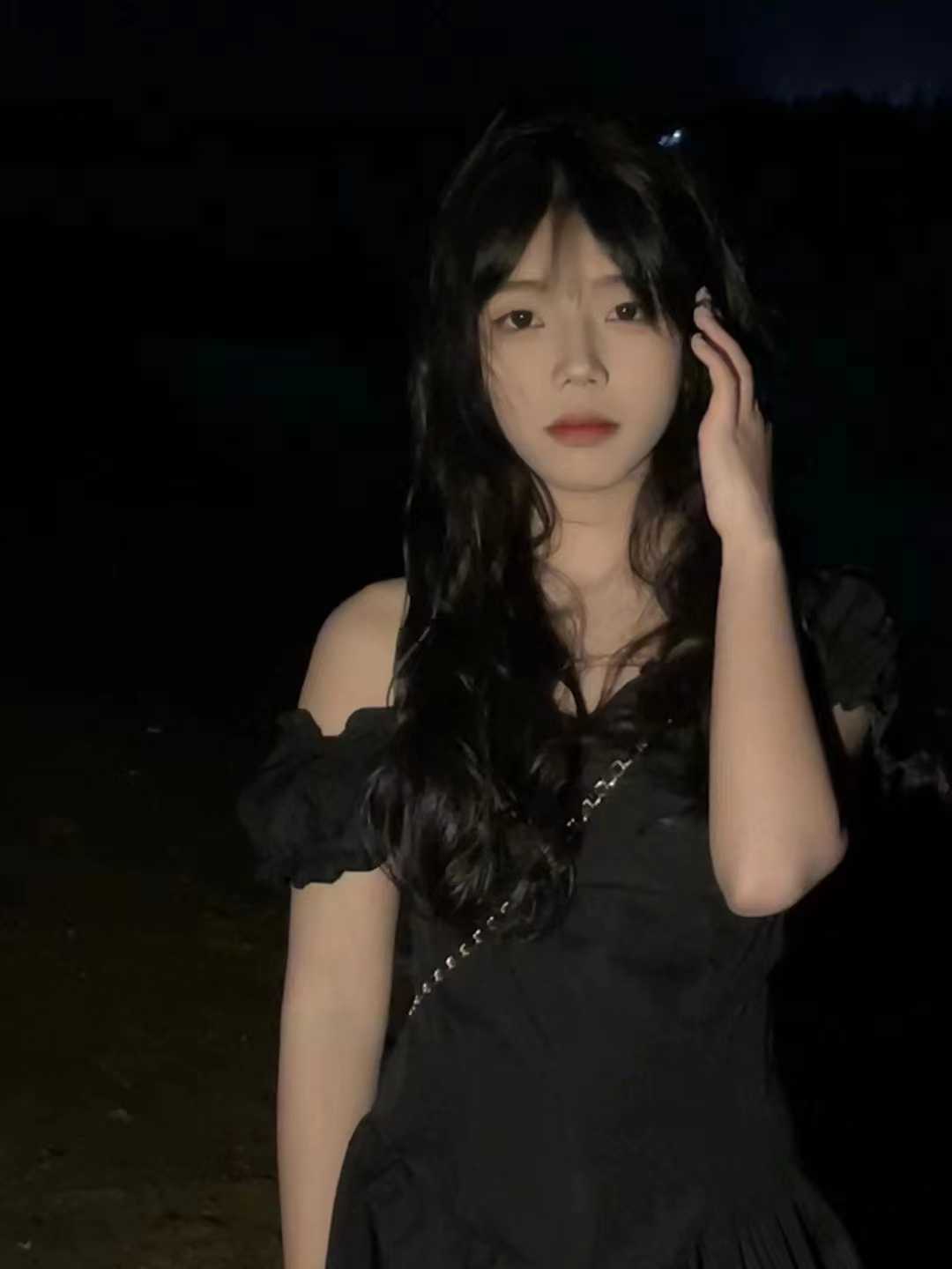 嫩妹的制服诱惑，实在忍不住