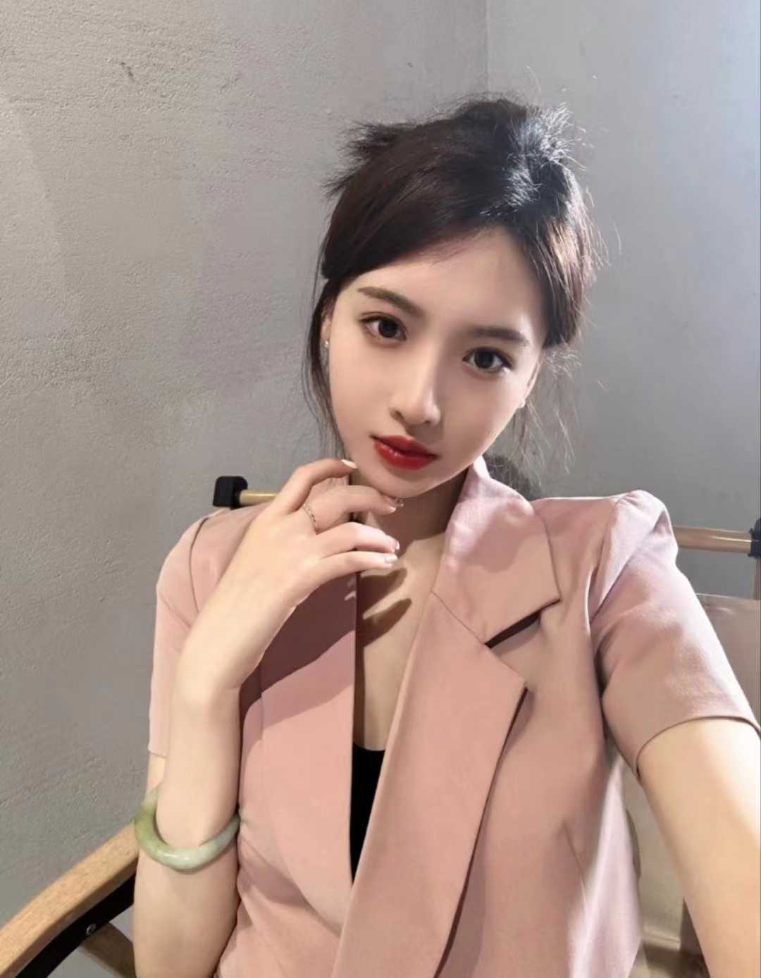 验证一个颜控大长腿小美女