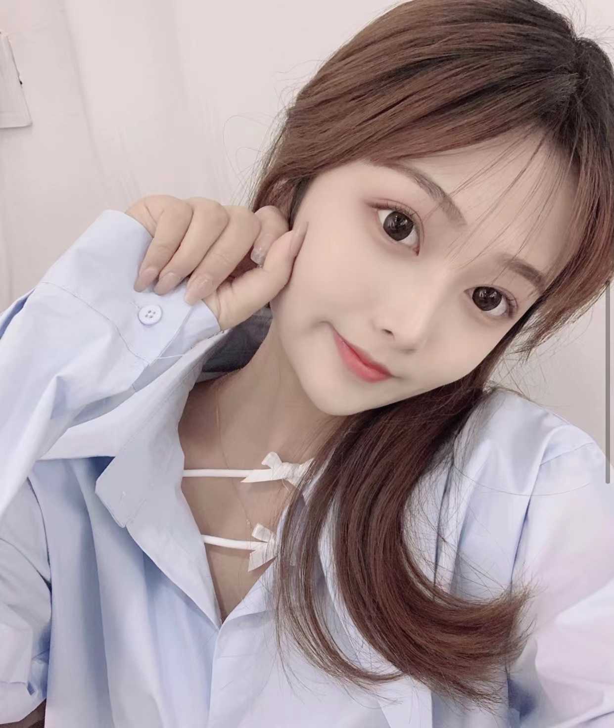 甜美可爱的小姐姐