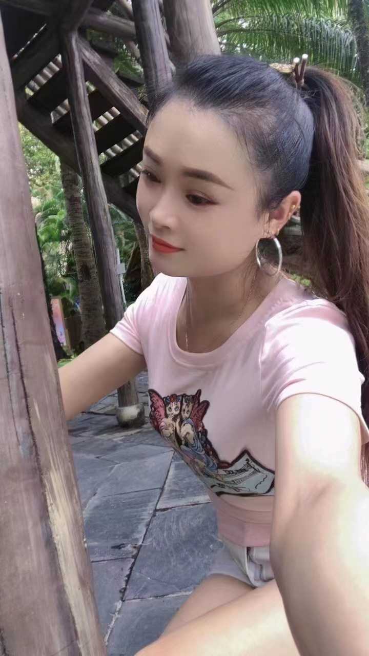 超级会的小姐姐